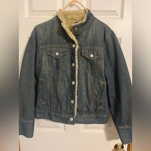 Women’s faux fur lined Gap jean jacket. Size M